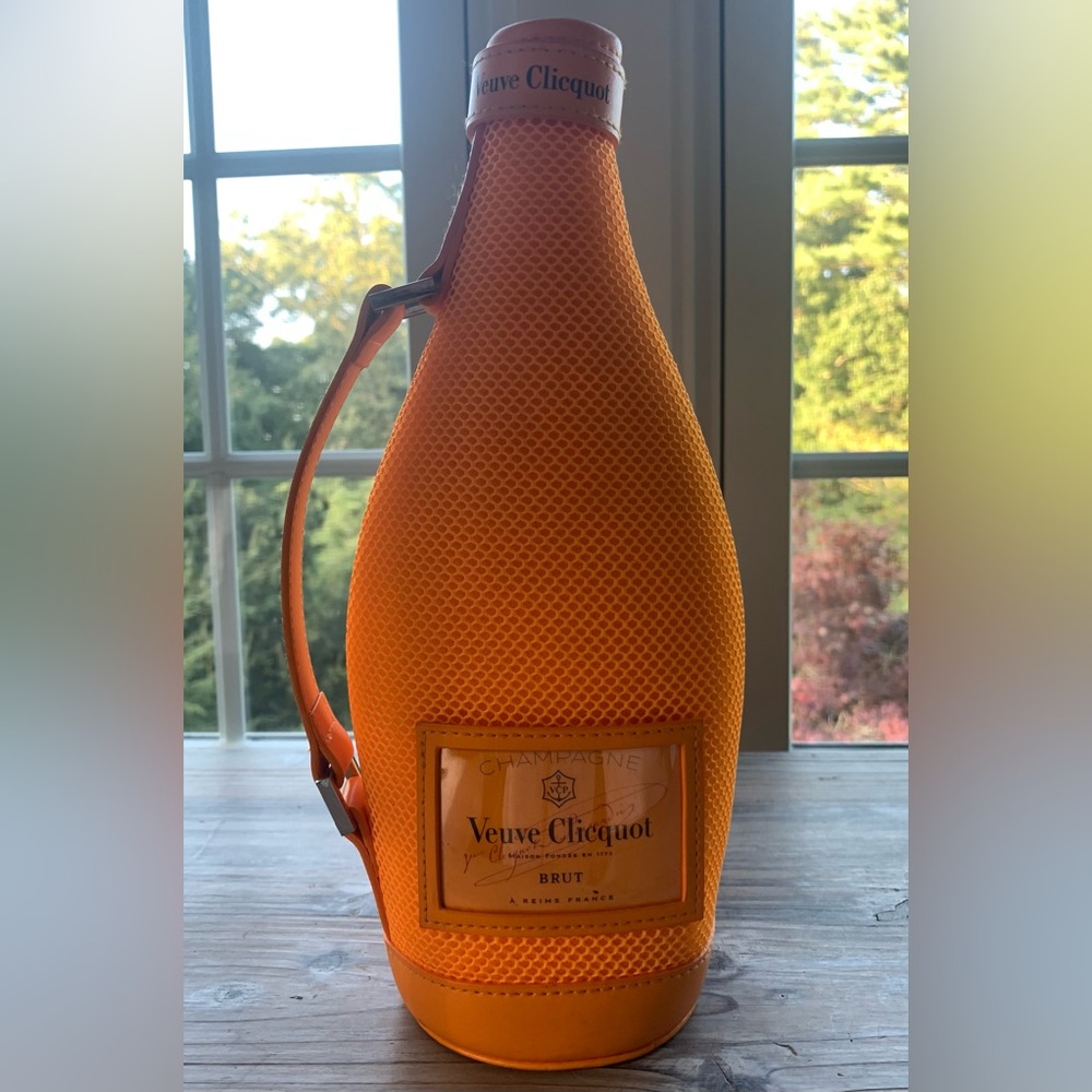 ❗️SOLD ❗️VEUVE CLICQUOT CHAMPAGNE ICE JACKET